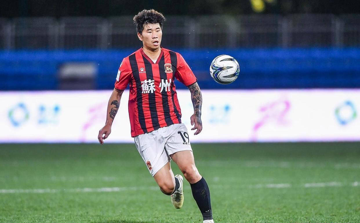 河南球迷牵挂的未来之星李晓明加盟中冠,成为俱乐部利益的牺牲品