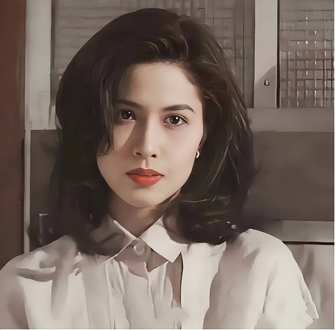 60岁邵美琪近照曝光,瘦成纸片人,逆龄美貌胜李嘉欣