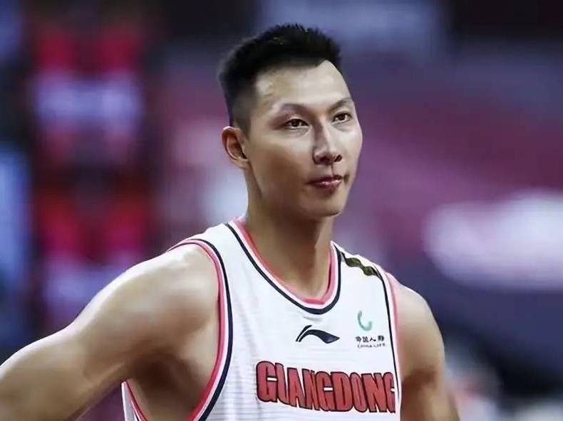 CBA选秀新规：不满18岁也能报名，17年的铁规作古，易建联们的传奇，可能真要重现了！