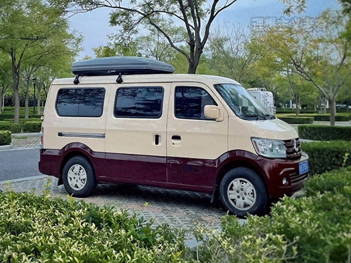 油气两用,长安星光4500改装床车旅行,小面包露营车自驾游更轻松