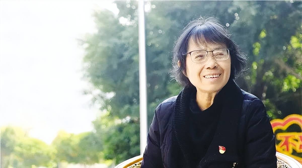"燃灯校长"张桂梅:获得七一勋章,写进共和国简史,却被围攻
