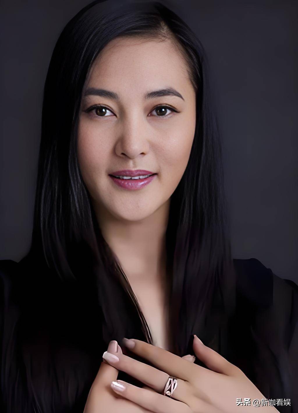 硬汉常戎与才女王菁华的爱恨23年:他娶妻生女,她却孑然一身