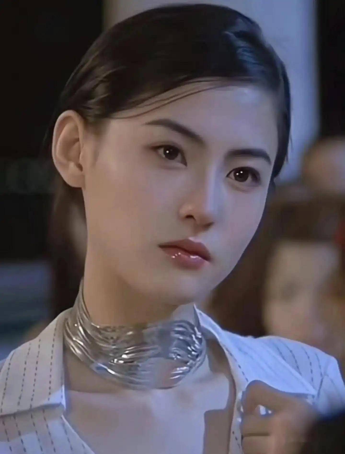 44岁张柏芝,性感包臀裙展完美曲线,风韵犹存,魅力无限