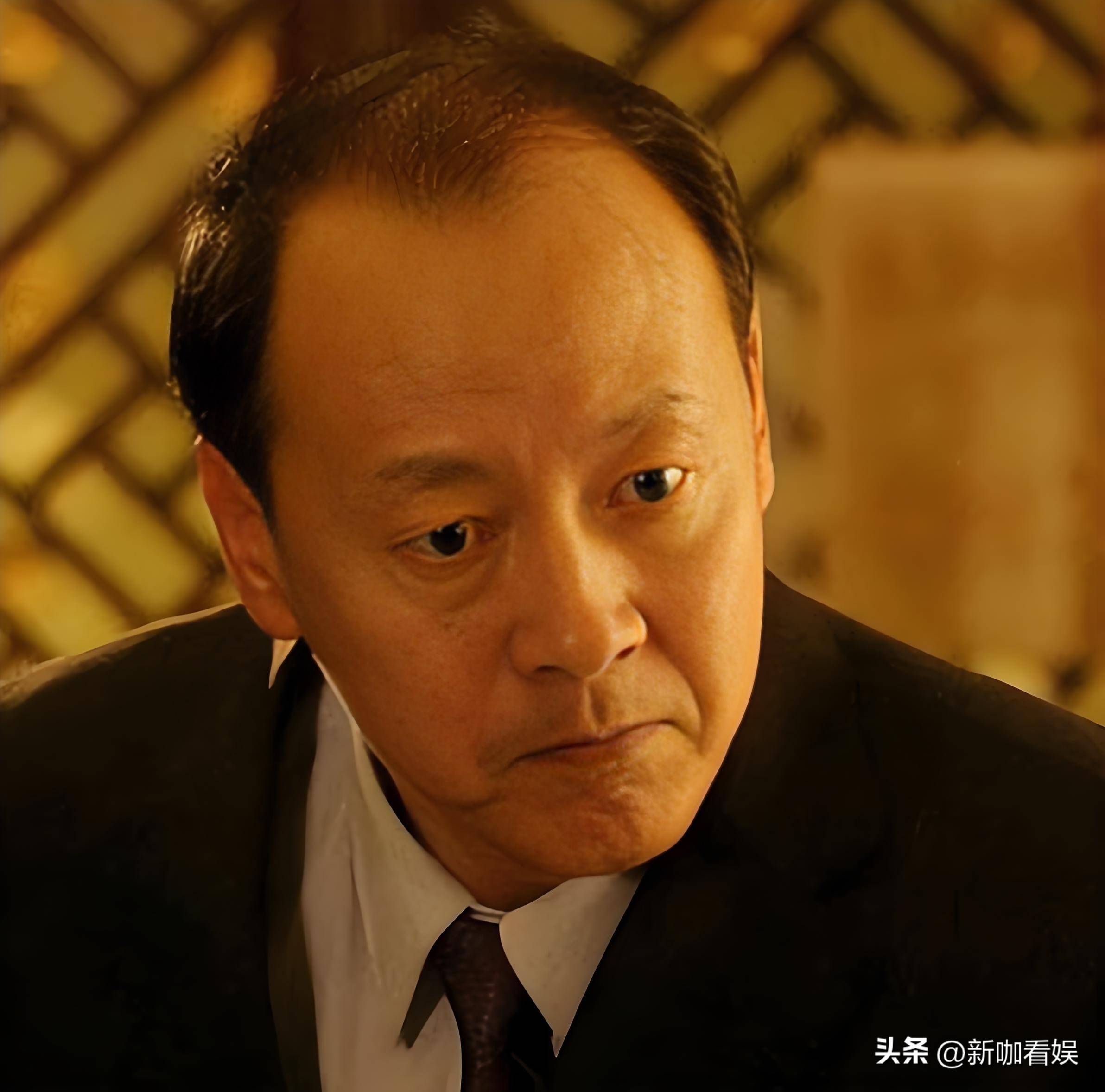 侯天来:戏里反派令人不寒而栗,戏外宠妻如命,现已归乡享受人生