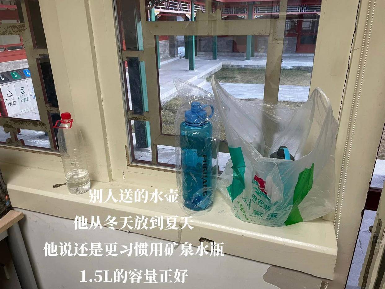图片[5]-韦东奕北大办公室室内照曝光，朴素整洁又干净，手机还在用老人机 -华闻时空