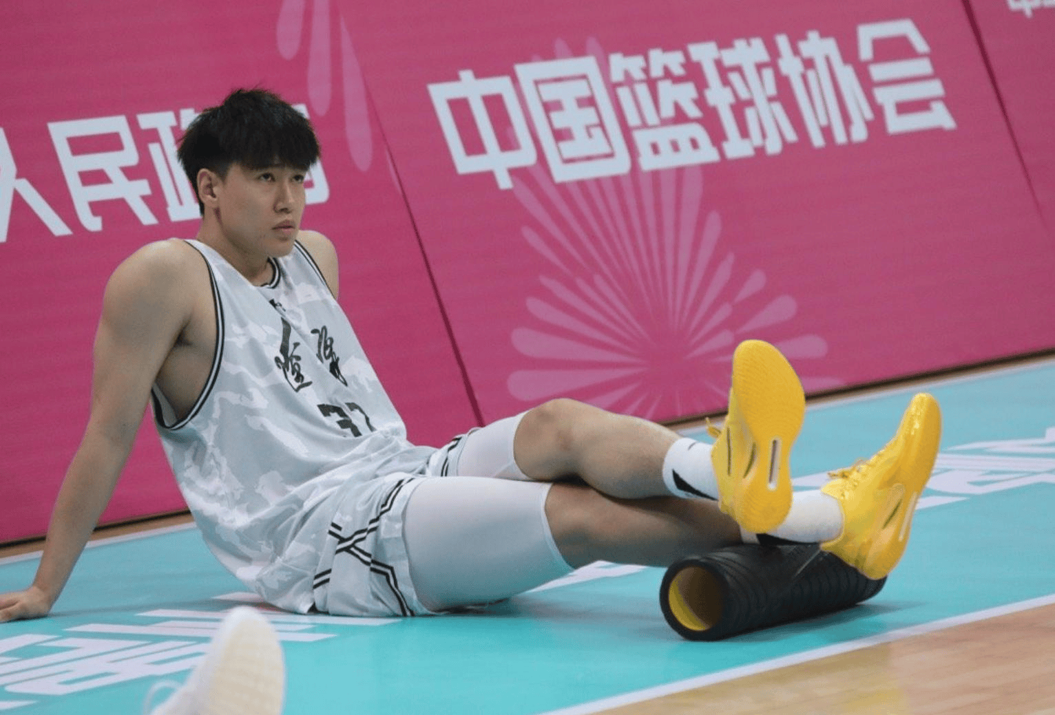 反观李晓旭和周俊成的状态则显得低迷