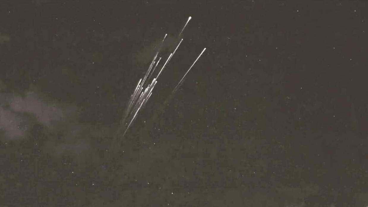 马斯克的“星链”卫星突然大批坠落，发生了什么？