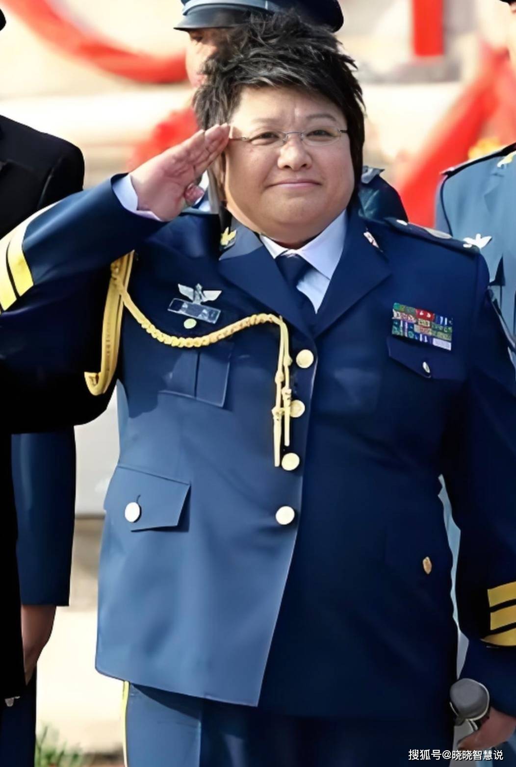 小编好喜欢这些女明星穿军装的英姿飒爽,燃气了小编小时候也想当兵的