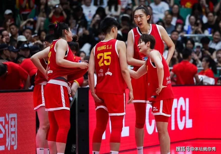 中国女篮大胜波黑67分，新核心杨舒予闪耀，李梦未来成谜