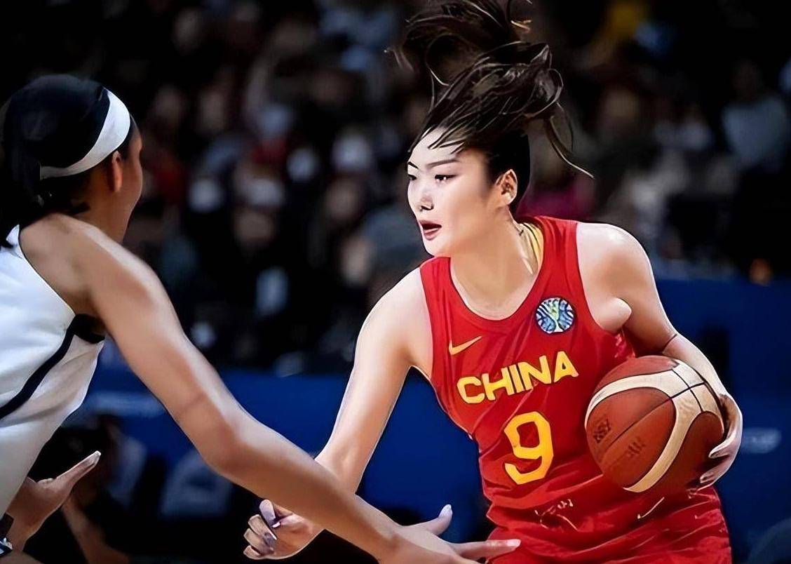 李梦亚洲杯缺席背后的真相：换方式坚守引发热议