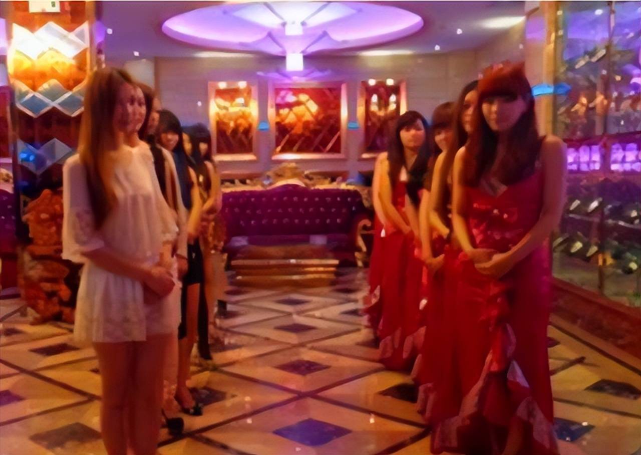 郑州"皇家一号"覆灭史:十五辆警用大巴出动,查处力度史无前例