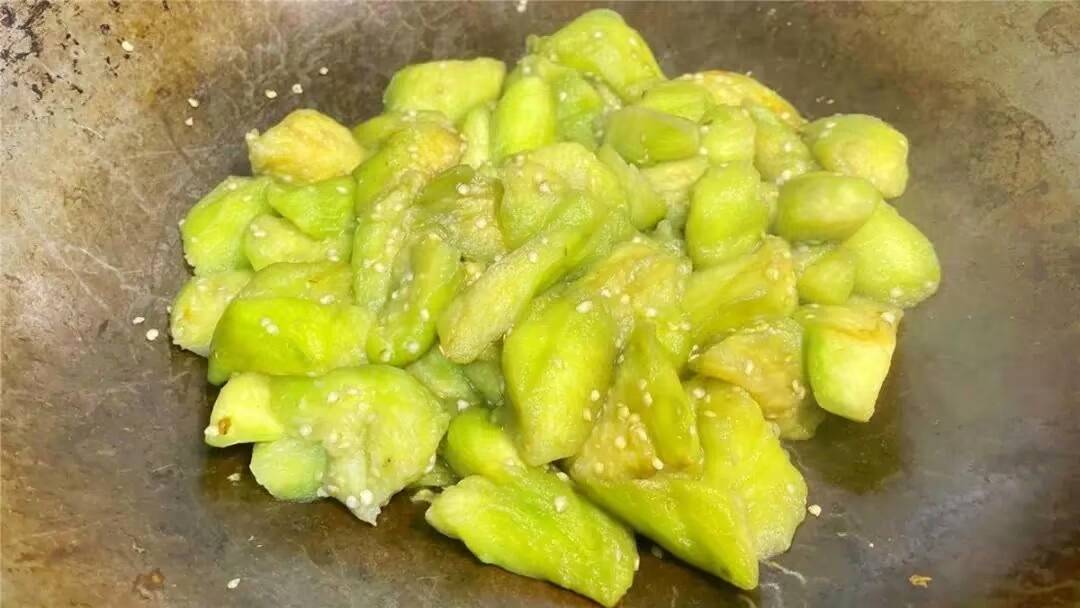 茄子下油锅_茄子炒油了怎么补救_