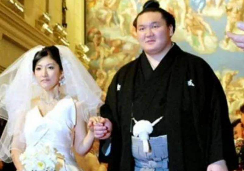 相扑手的寿命_相扑手高收入吸引日本女性_日本美女嫁给相扑手原因