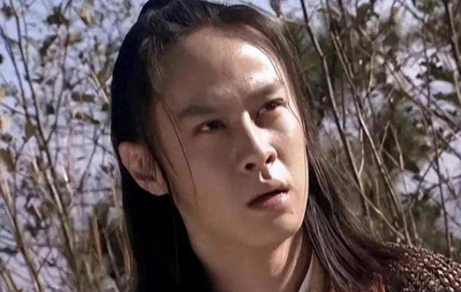梁洛施新恋情 导演马浴柯_梁洛施与男友十指紧扣现身机场_梁洛施素颜照曝光