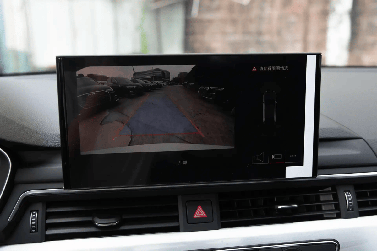 支持手机app远程控制;辅助方面,车辆仅有定速巡航 倒车影像,主动