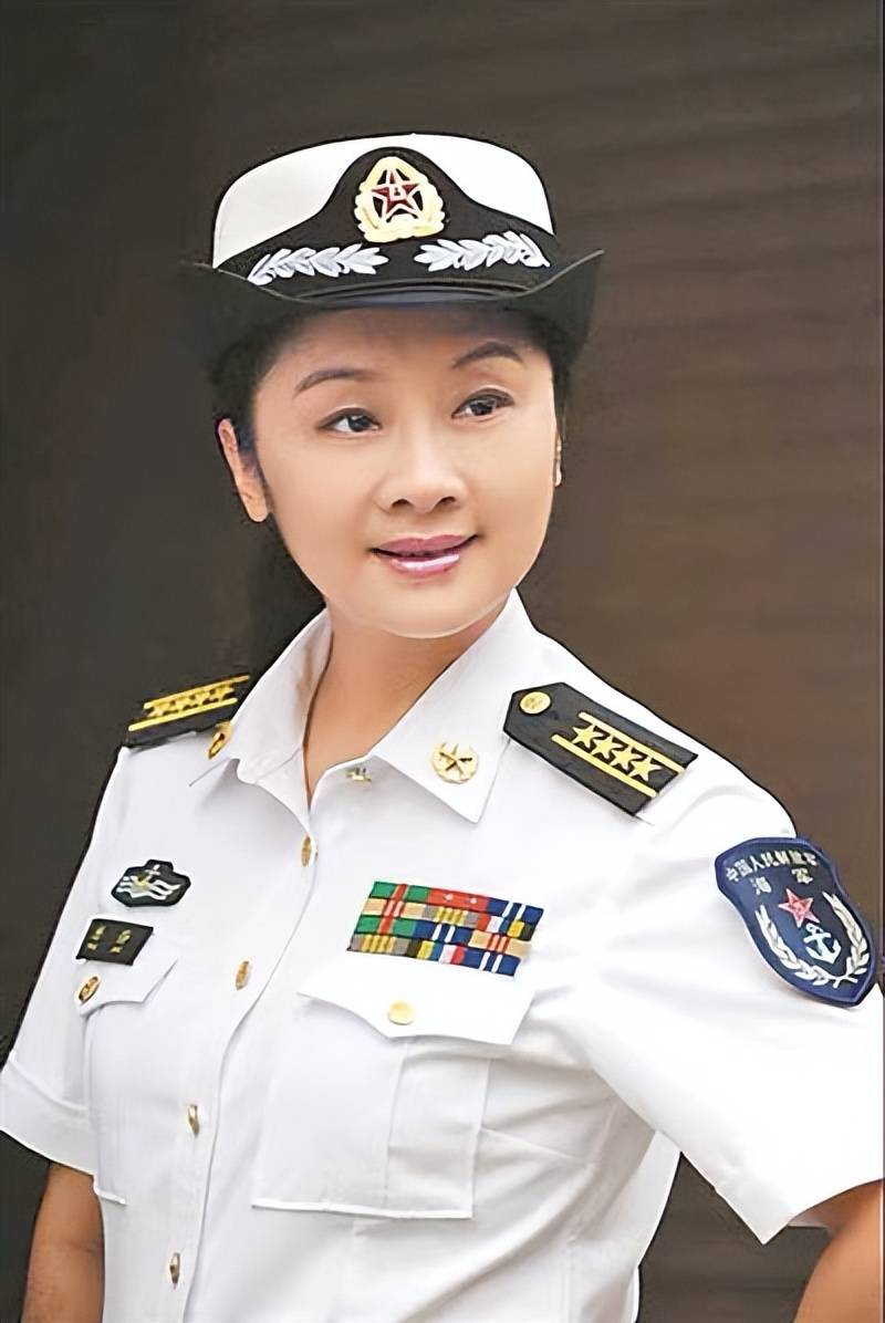 同父不同命,王新军前妻与现任生的儿子一对比,两人差距显而易见