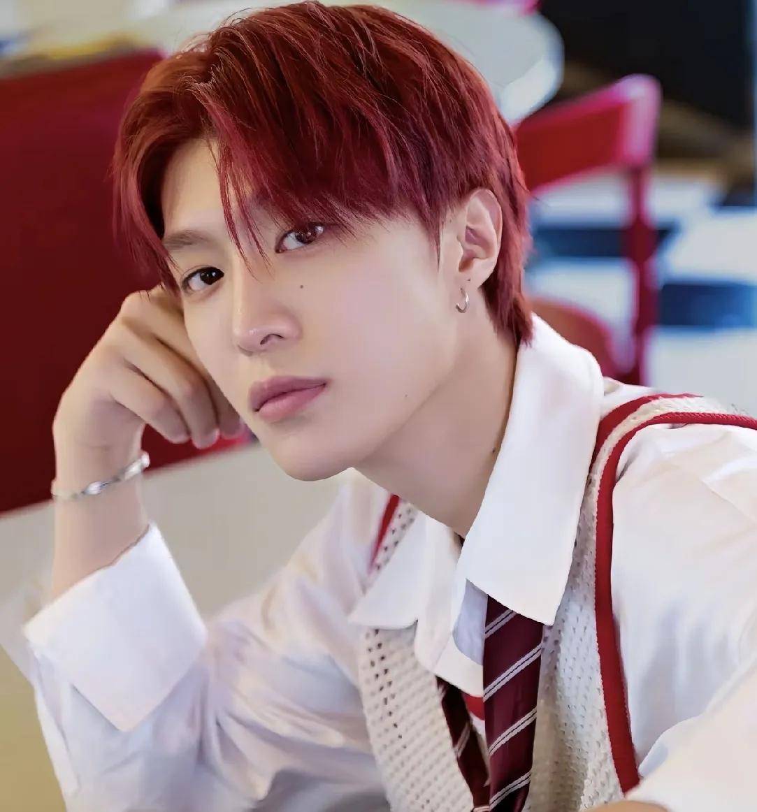 范丞丞25岁生日,姐姐发视频为其庆生,对范丞丞的称呼引热议