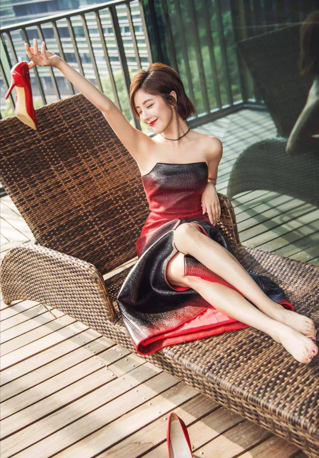 宅男女神赵奕欢靓丽写真凹凸有致魔鬼身材性感火辣