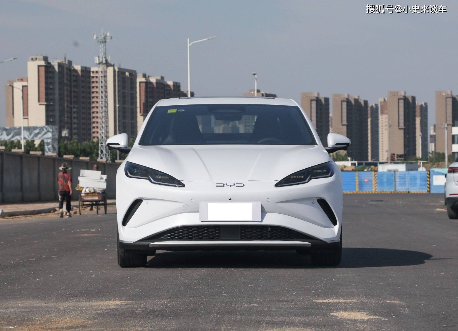 比亚迪全新纯电中型车上市！售价10.98万起，后轮驱动续航545公里