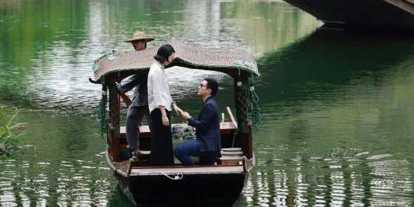 霍启中讽刺郭晶晶__白富美为什么好低调