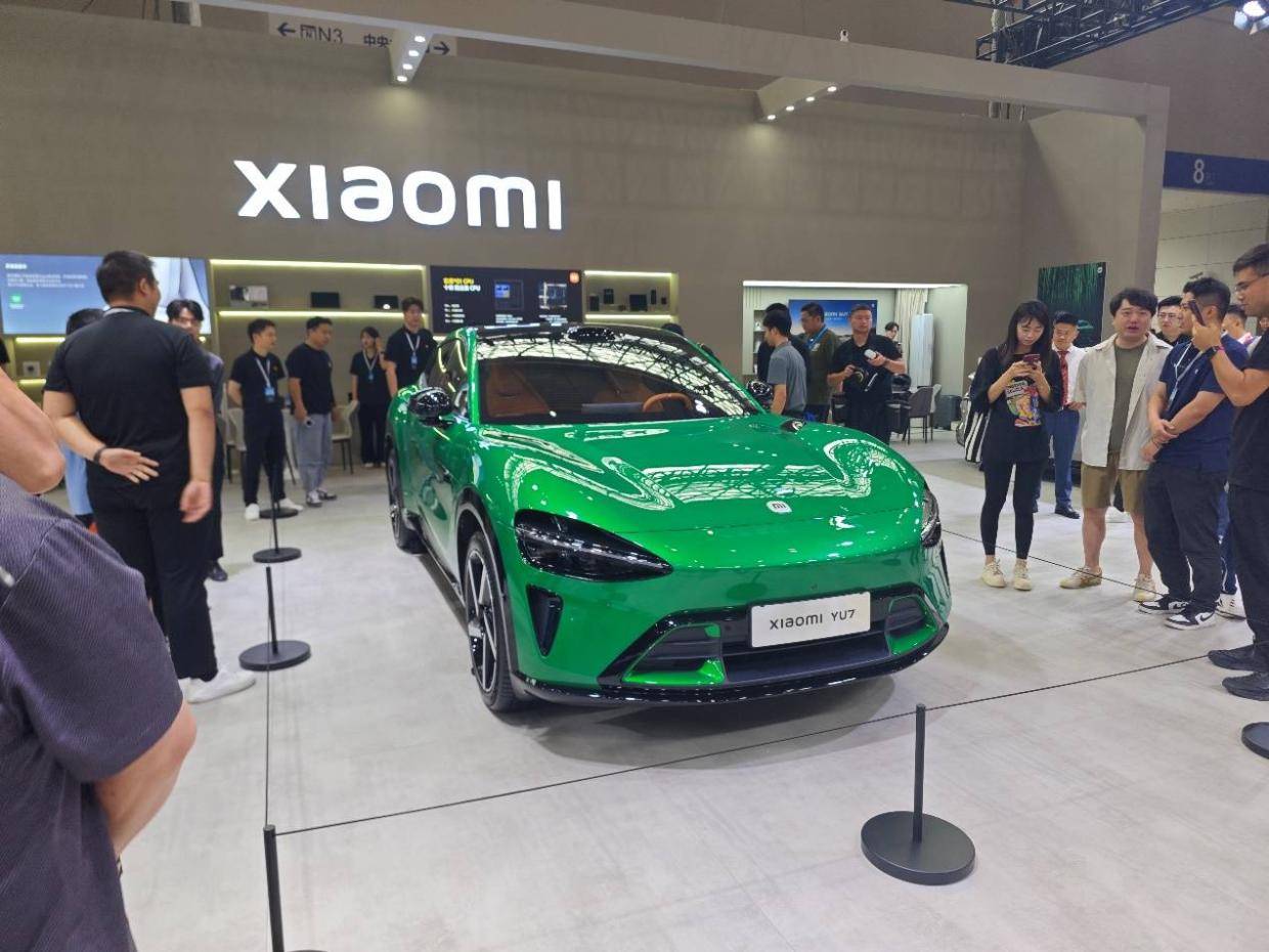 何小鹏、雷军各为对方新车预热，小米YU7、小鹏G7该选谁？