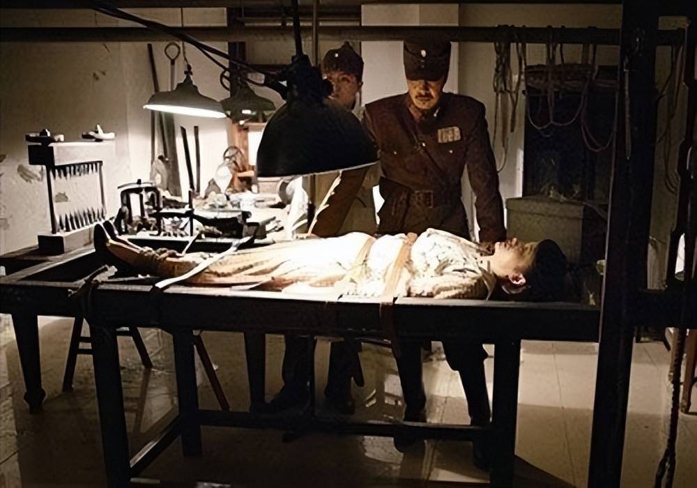 日本女特务撑不过1分钟