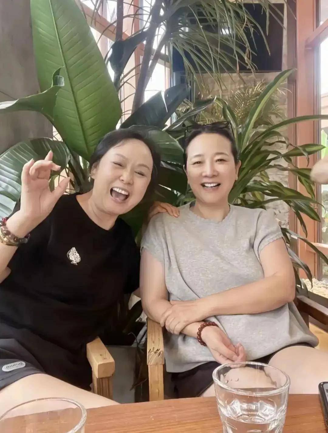陈小艺嫁给导演刘惠宁生活上互不打扰结婚27年却貌合心离