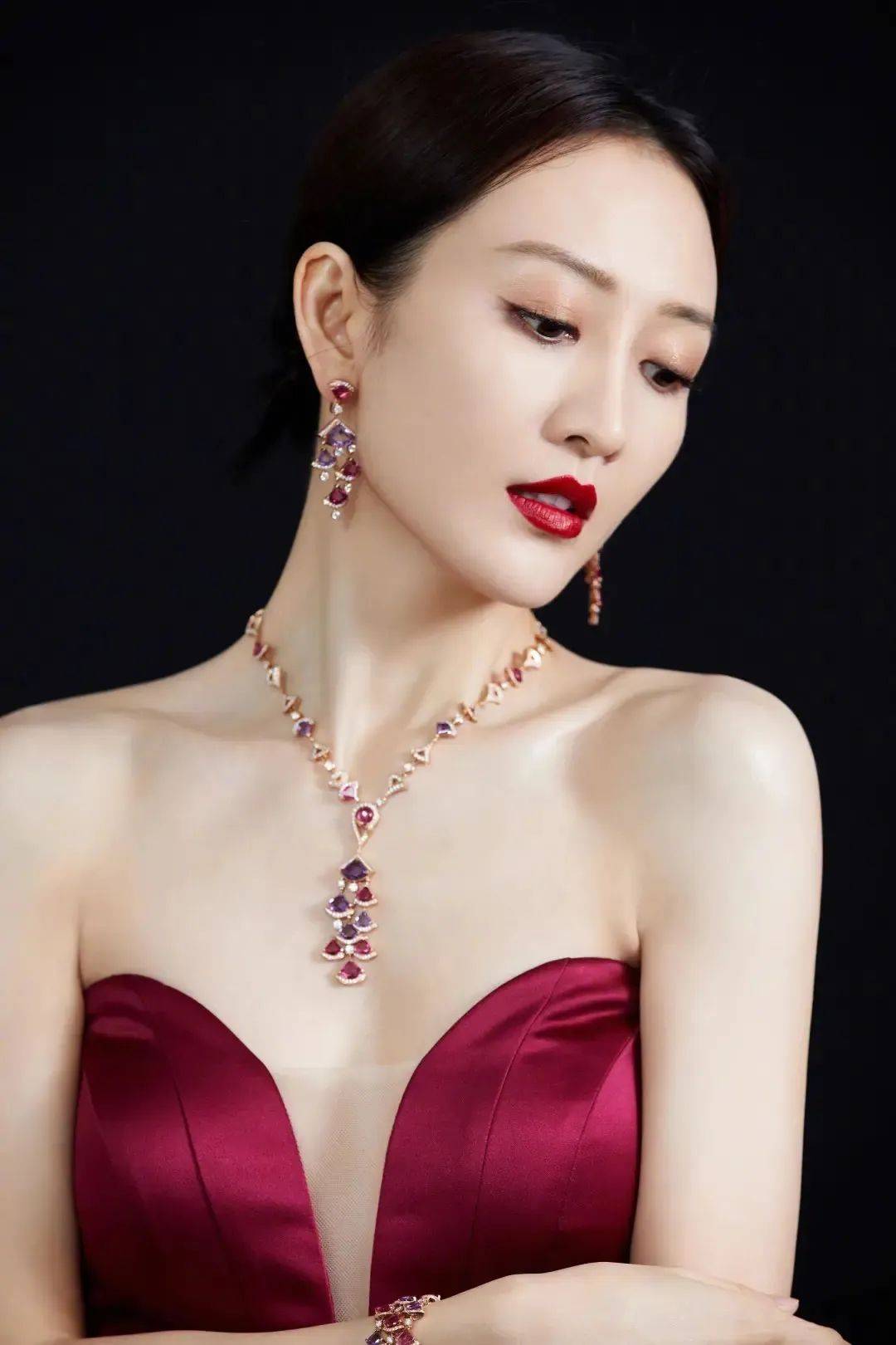 王鸥| 女神写真 | 王鸥也有这么汹涌的照片,太奔放了!