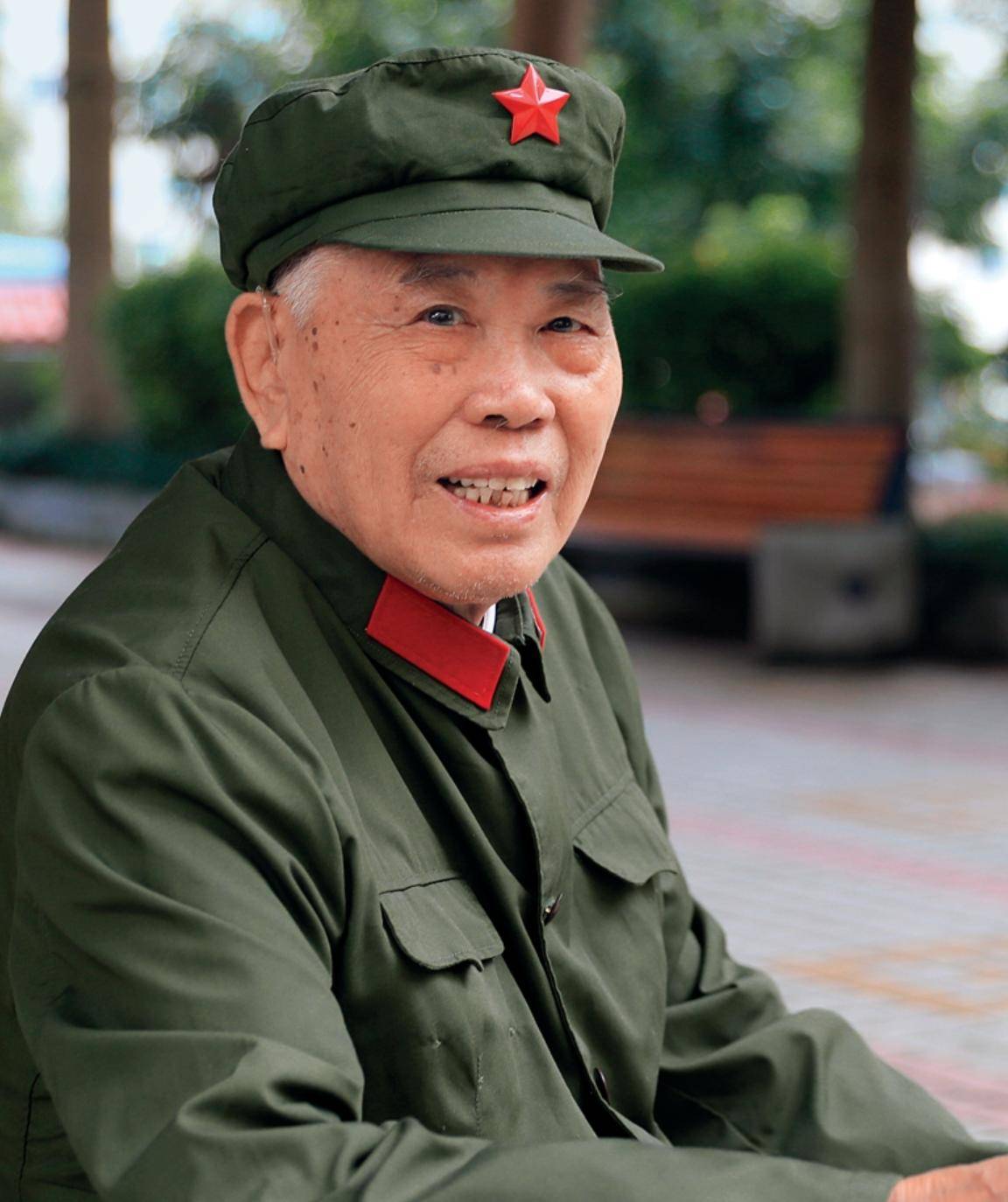 原创特等功臣李延年养猪娃百战疆场成大英雄离休后仍传承革命精神