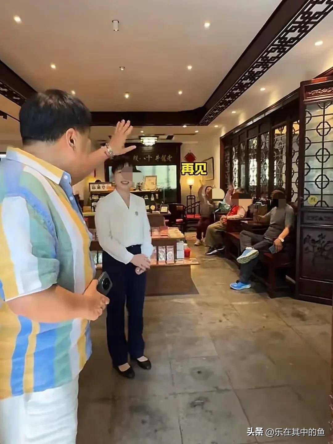 洪剑涛龙井村喝茶一百元一杯后续老板曝光隐情发长文道歉