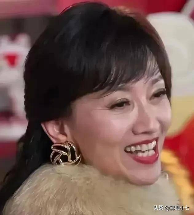 72岁赵雅芝引热议,戴假牙假发传闻,真相远比想象复杂