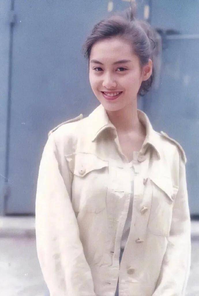 朱茵年轻惊艳无敌,王菲难敌比拼,老来气质反转如姐妹