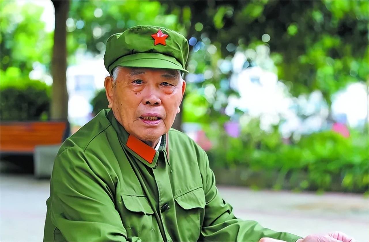 原创李延年从小猪倌到战斗英雄立功无数不自傲共和国勋章获得者