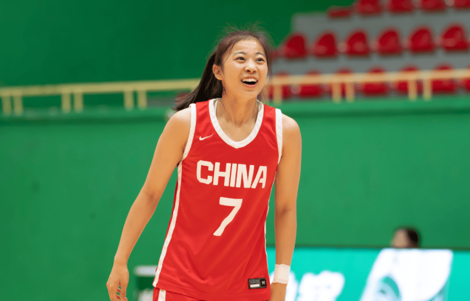 女篮世青赛12人名单出炉！小王思雨领衔出战：2米26张子宇缺席！
