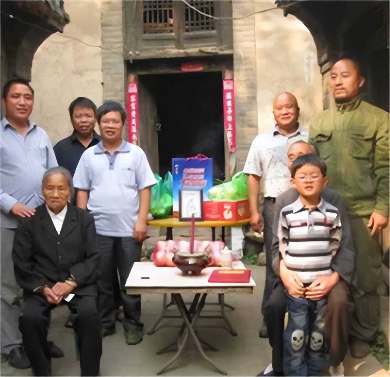 隐居嵩山的少林宗师,被人称为少林活拳谱,他否认释永信不会武功