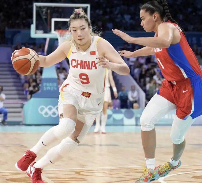 中国女篮热身赛失利，李梦未来去向成谜