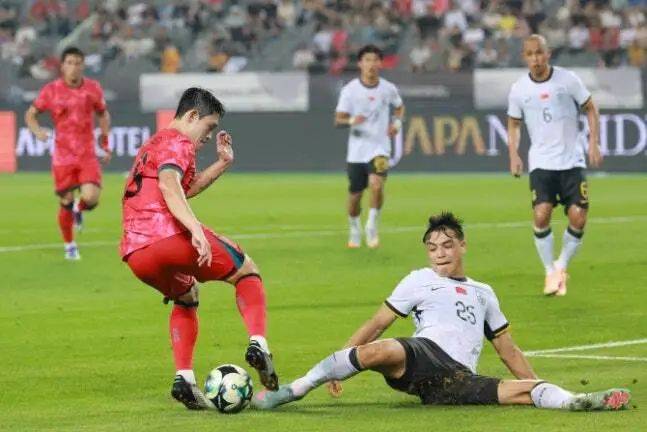 东亚杯中国男足惨败韩国，洪明甫直言实力差距巨大