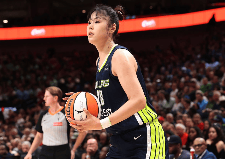 WNBA焦点战：李月汝迎战老东家，佩奇能否率飞翼首胜天空？