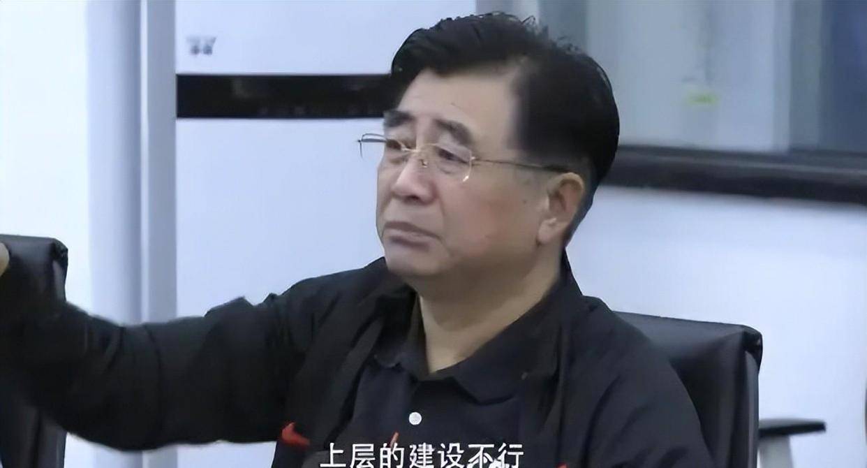 国足换帅争议再起！日本名帅上村健一能否带来转机