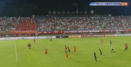 U16国足瞬间崩盘！3分钟丢2球，媒体人不满：日本教练不练体能吗_1