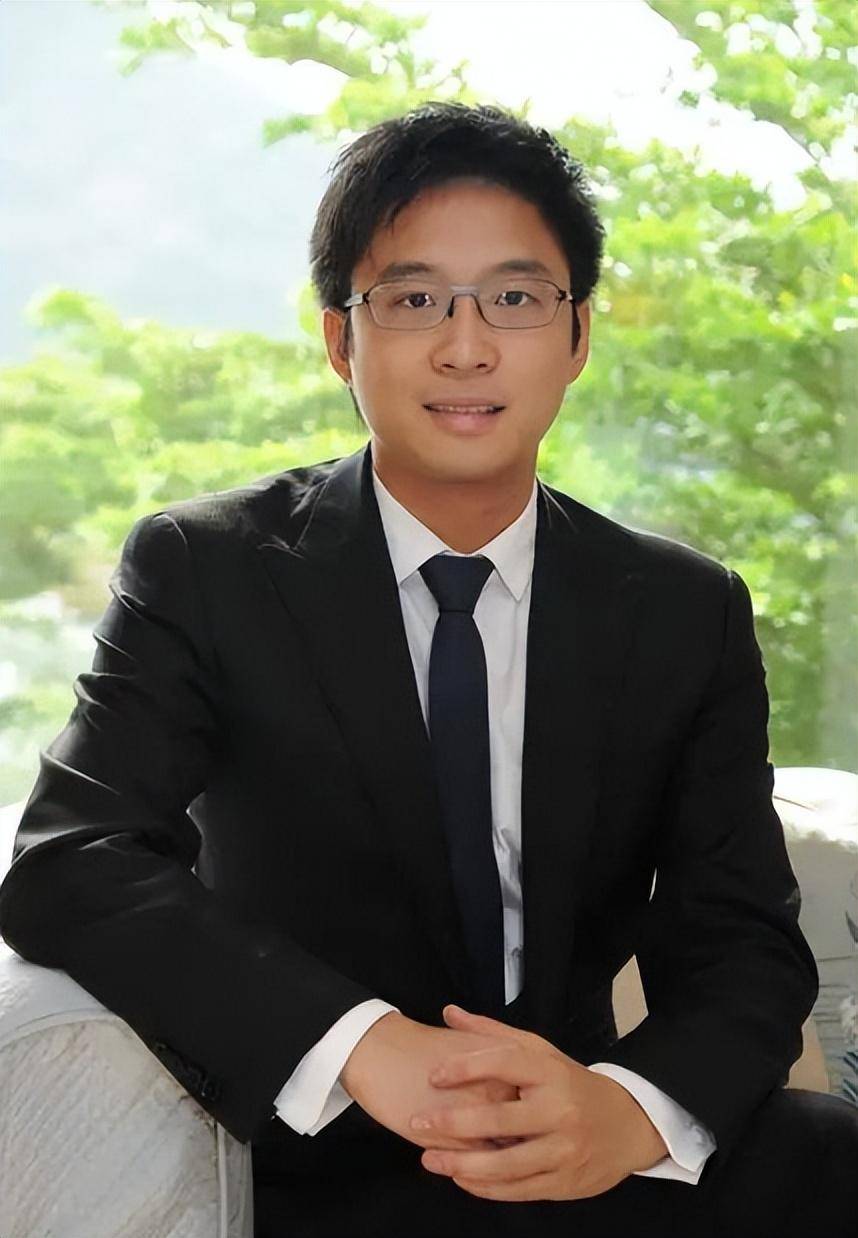 霍震霆采访提及三个儿子!将与晶刚夫妇同去巴黎,不会催婚霍启山