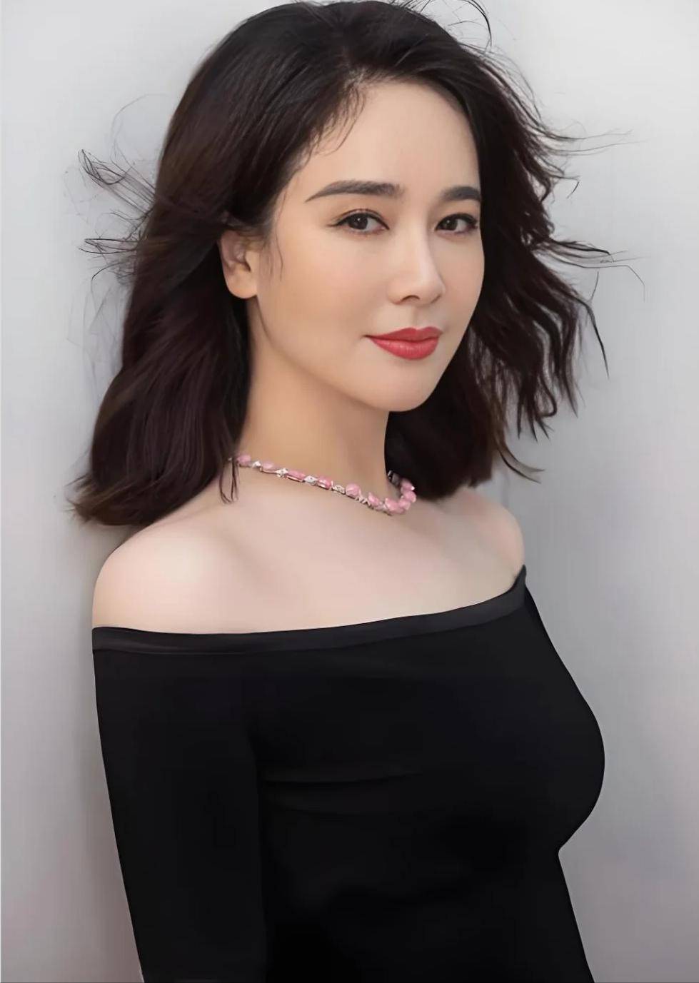 原来陈道明没说谎,"丑闻缠身"的左小青,已走上另一条上坡路