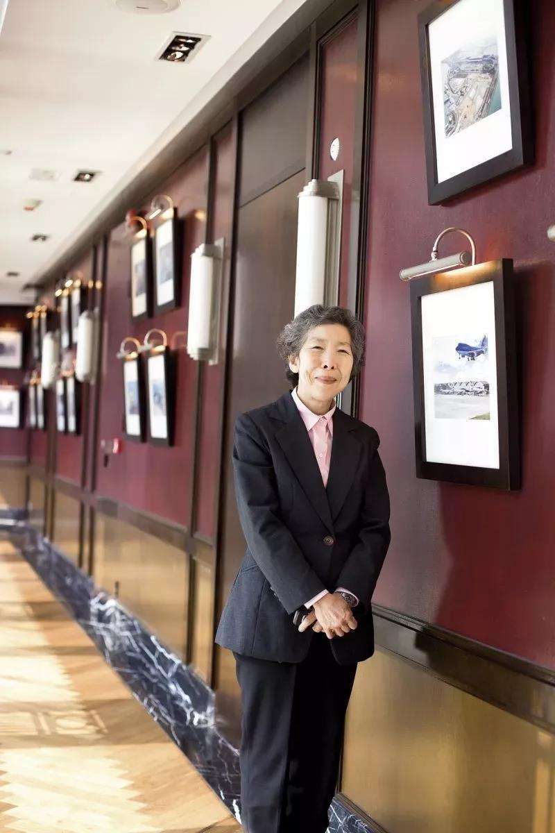 伍淑清:香港百亿公主,从不化妆,终身未嫁,一辈子都在做这件事