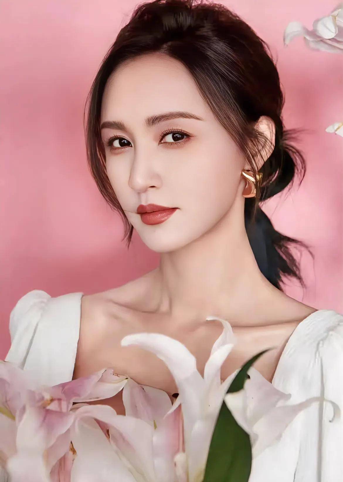 18位来自四川的女艺人,气质各有不同,你最欣赏哪一位?