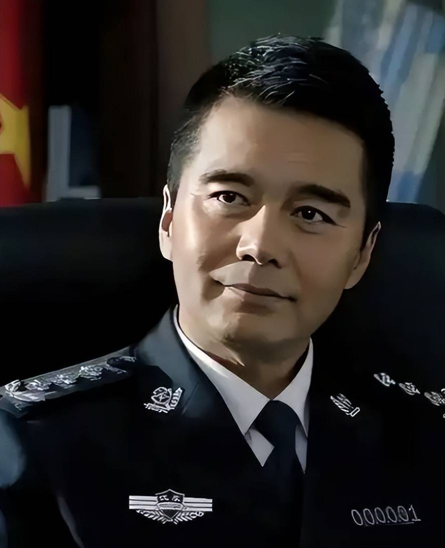 从四婚三离到相守相伴,许亚军携娇妻旅游,12岁年龄差甜度超标!