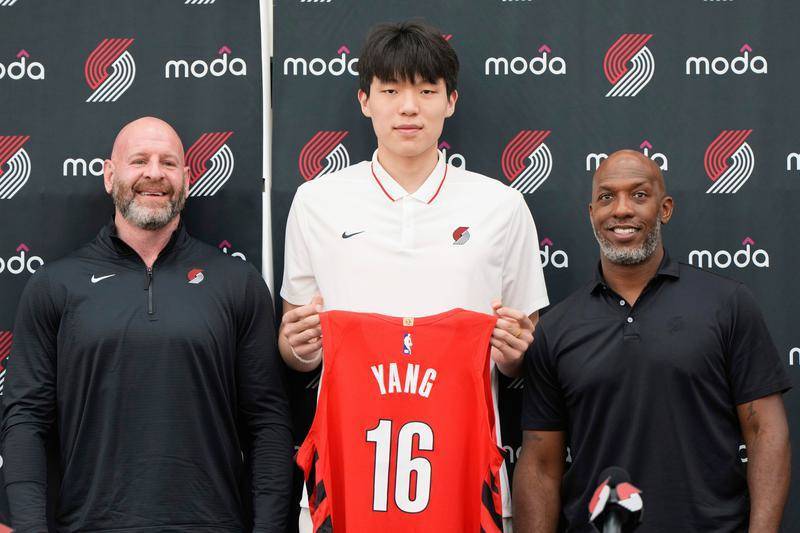 首发+首分！杨瀚森首秀从容不迫用助攻惊艳全场