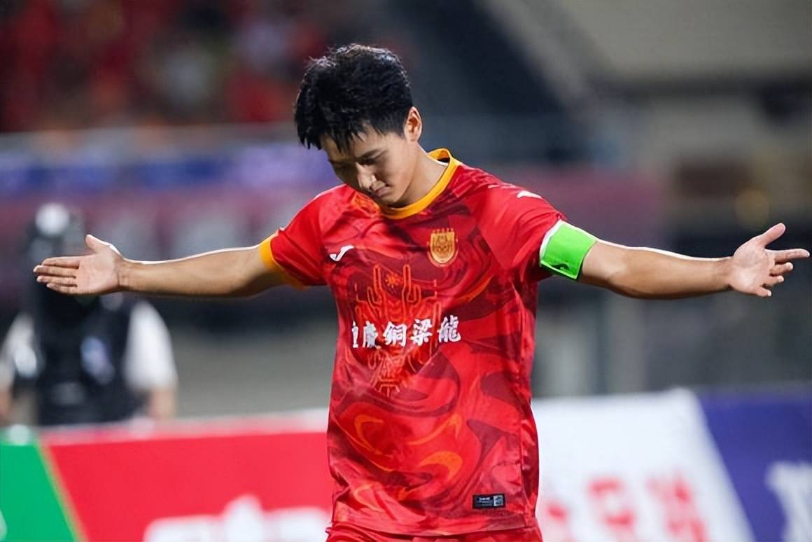 上港夏窗本土首签锁定中甲金靴！近期两场比赛进五球，将接班武磊