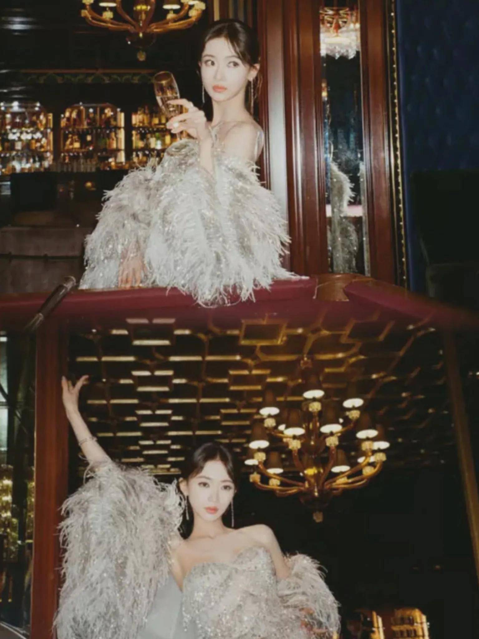 吴谨言复古摩登女郎,抹胸亮片裙展现迷人曲线,优雅与性感并存