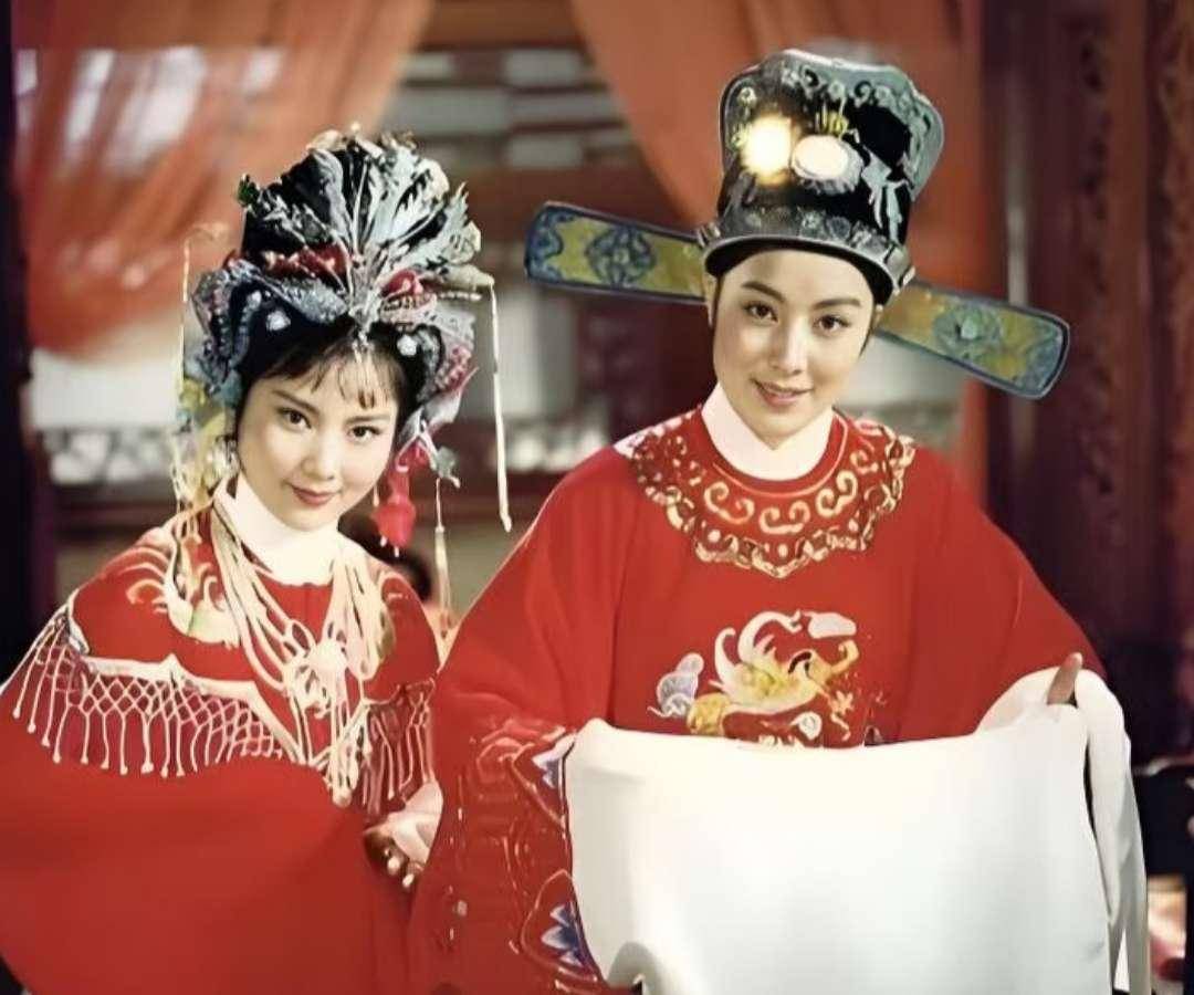 长相惊艳无人敢追,初恋为她坚守丁克,何赛飞魅力到底有多强?