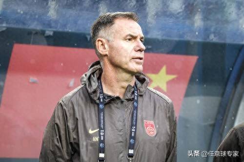 中国女足主帅米利西奇谈东亚杯：年轻球员的成长与未来挑战